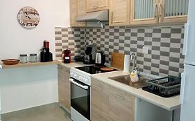 Downtown Apartment With Private Parking